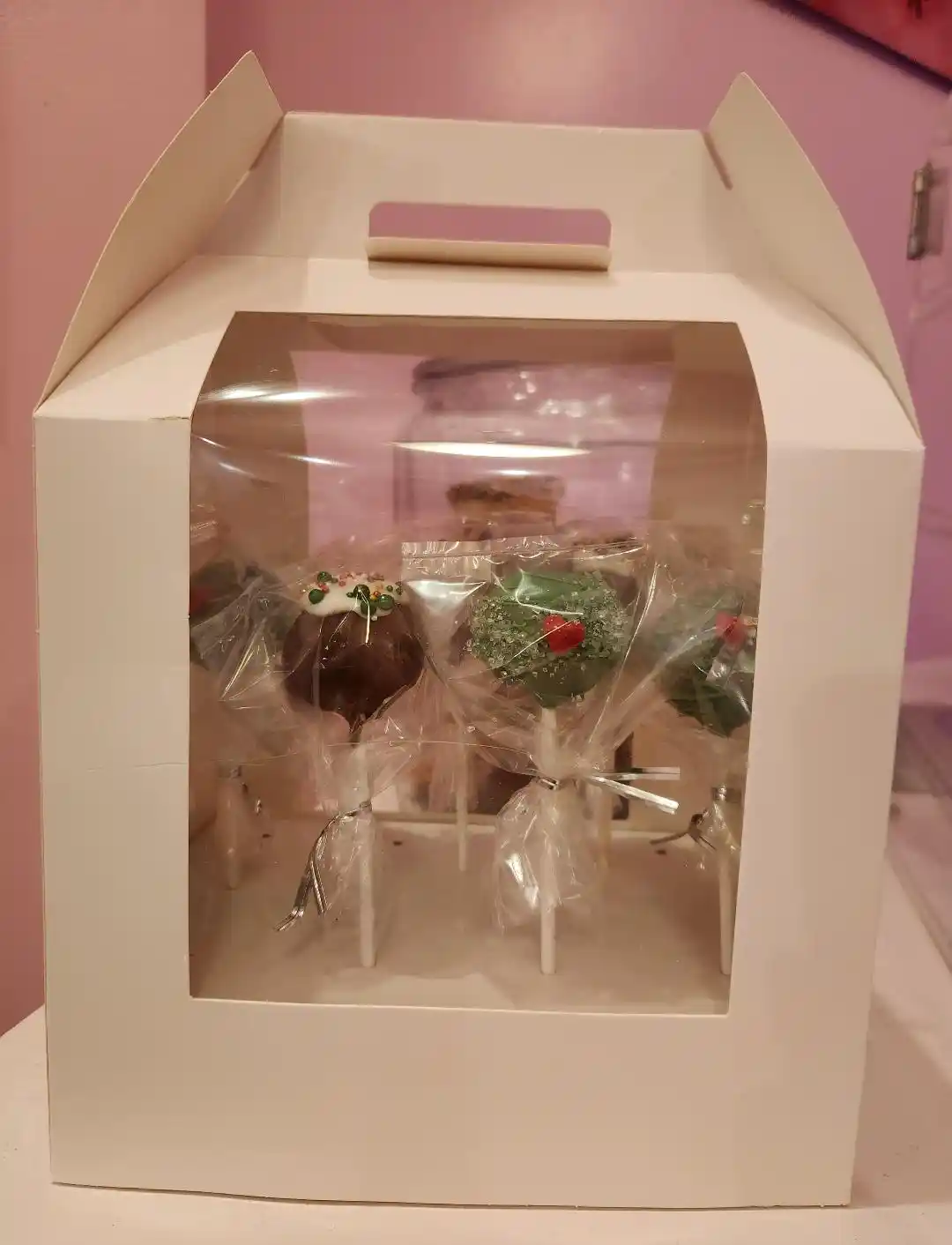 * 12 Holiday Cake Pops in a Box